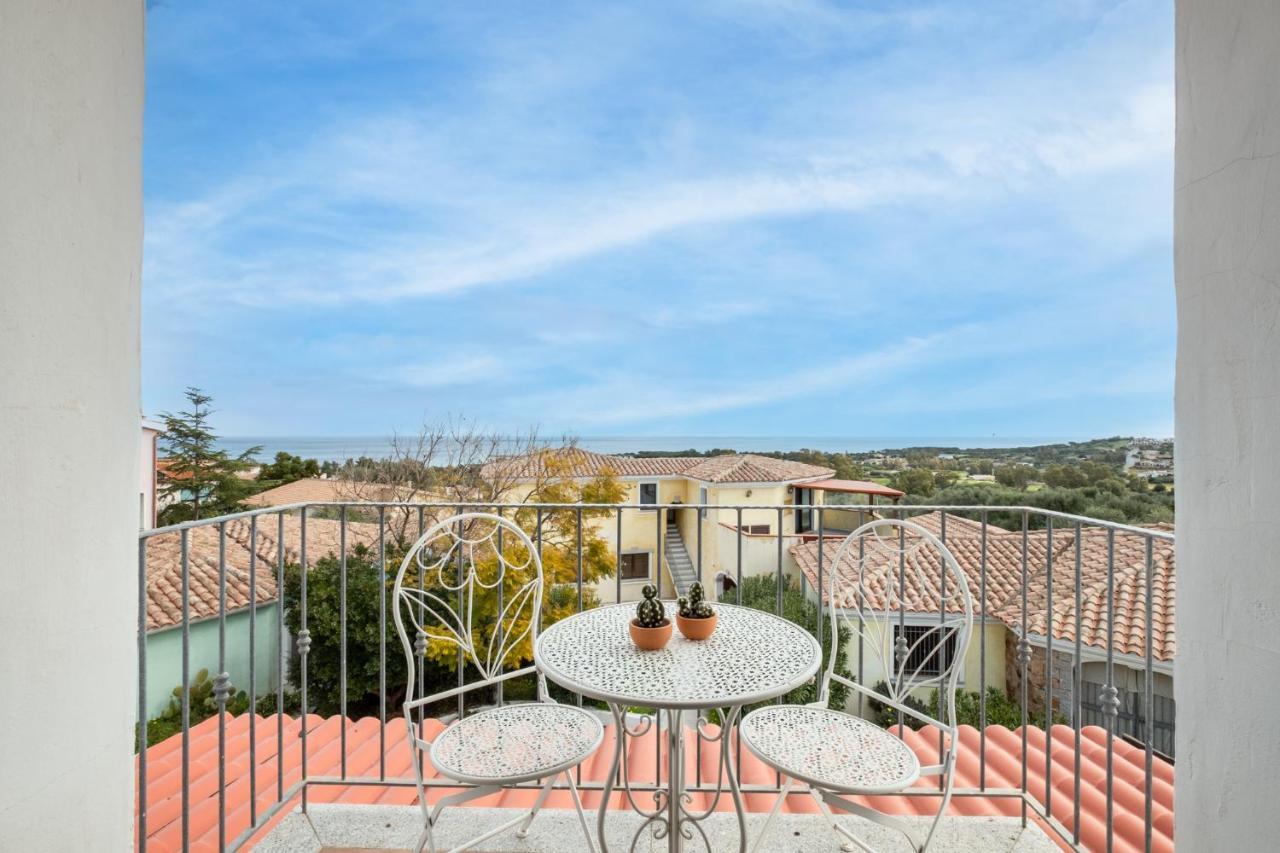 Oleandri Rossi Villa Tanaunella Exterior foto