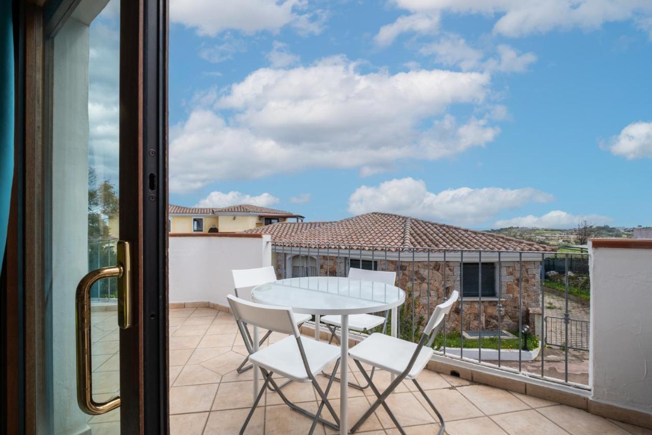 Oleandri Rossi Villa Tanaunella Exterior foto